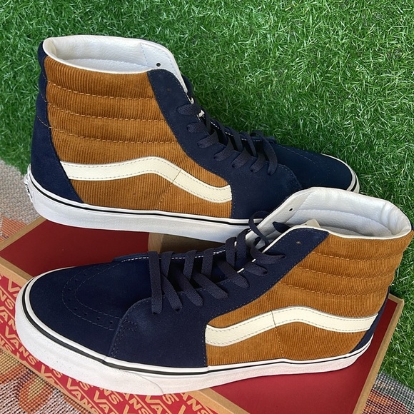 Vans Sk8-Hi High Top Blue/ Brown Corduroy (Men's)
Sk8-Hi "Navy/Brown" Men's Shoe - Picture 11 of 16